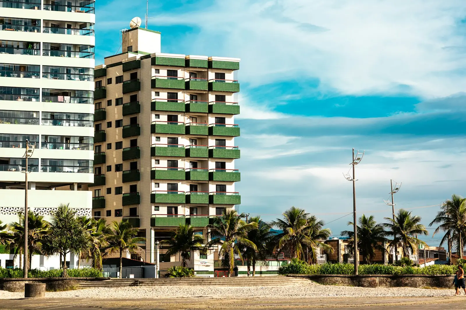 Torre residencial terminada en la costa